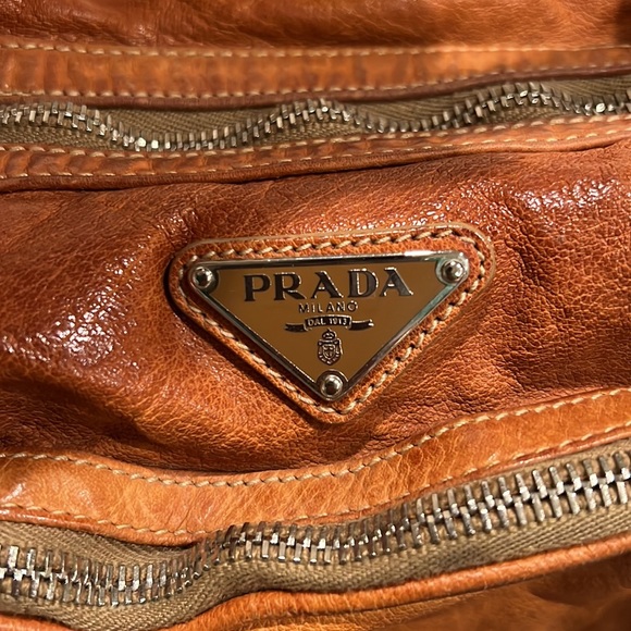 Prada distressed leather handbag - Picture 3 of 11